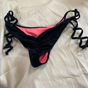 Brazilian scrunch bikini